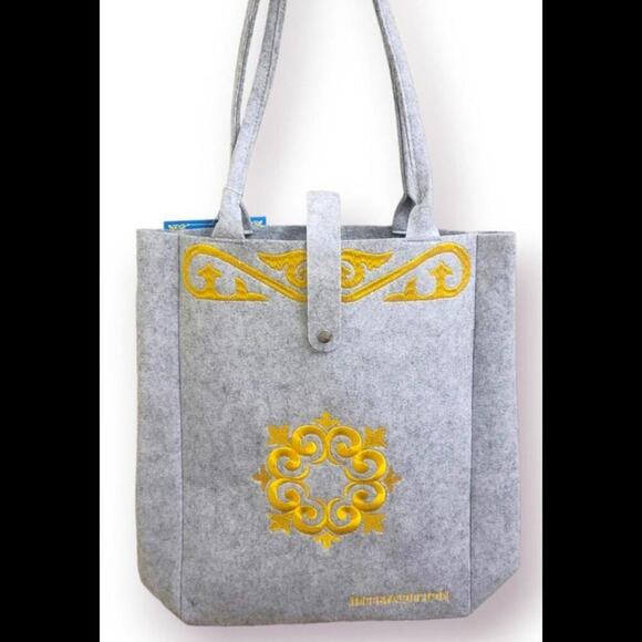 NWT Gray felt tote bag - Picture 1 of 3